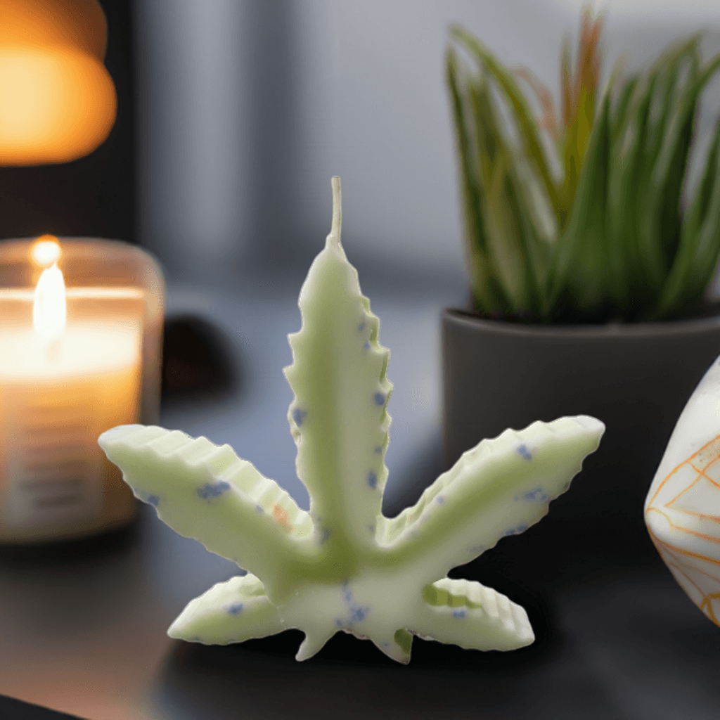 Glowing Cannabis Leaf Shaped Candle - Scent Fushion
