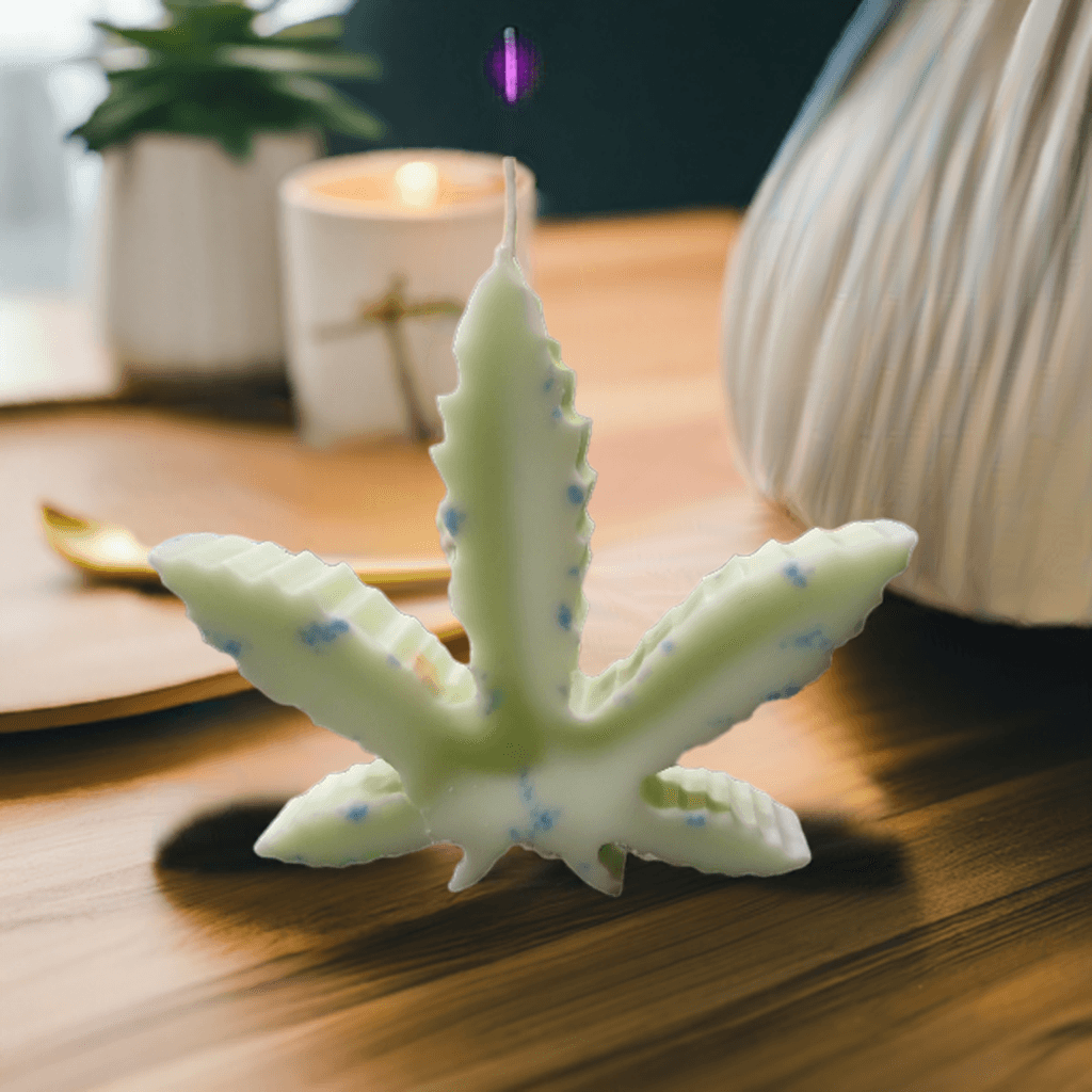 Glowing Cannabis Leaf Shaped Candle - Scent Fushion