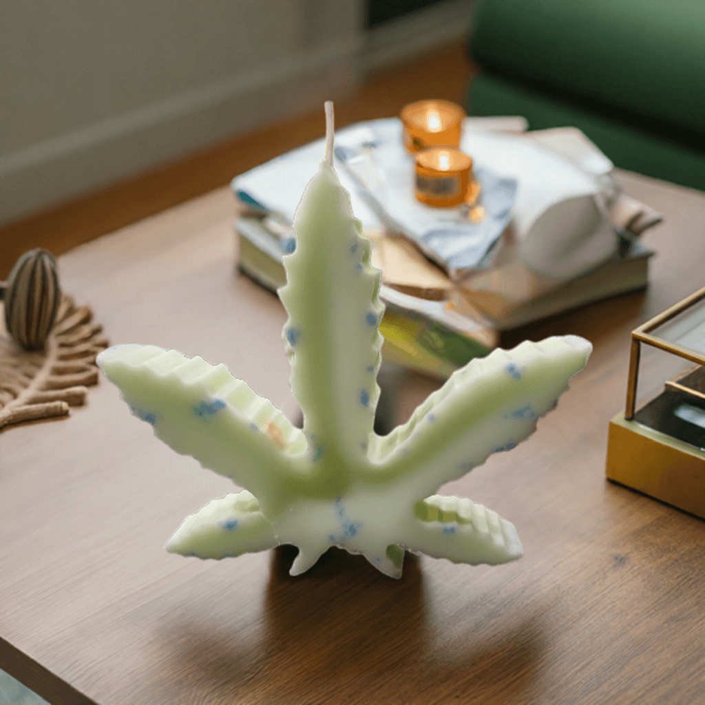 Glowing Cannabis Leaf Shaped Candle - Scent Fushion