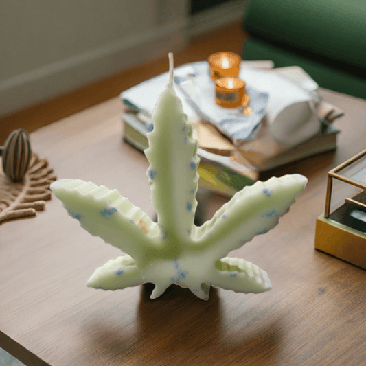 Glowing Cannabis Leaf Shaped Candle - Scent Fushion