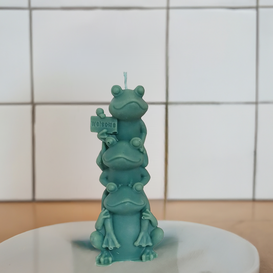 Handmade Frog Trio Candle with Welcome Sign – 3oz Garden Decor by Scent Fushion Candles