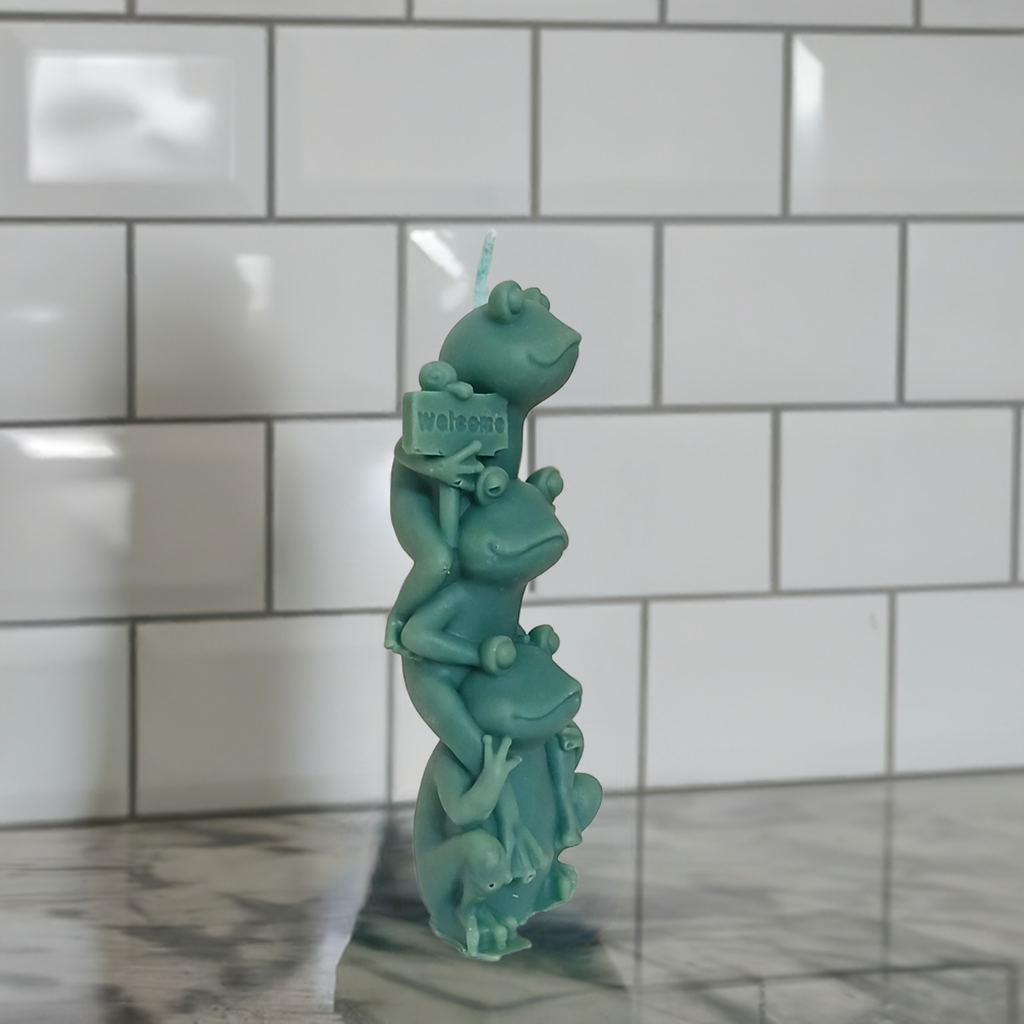 Charming Frog Trio Candle – 3oz Welcome Sign for Home and Garden Décor by Scent Fushion Candles